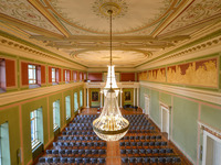 Innenansicht der Aula im Löwengbäude (Bild öffnet vergrößert)