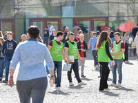 Studienbotschafter stehen als Infoscouts während der Veranstaltung bereit. (Bild öffnet vergrößert)