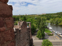 Foto: Die Aussichtsterrasse der Burg Giebichenstein. Kannst du mich finden? ;) (Bild öffnet vergrößert)