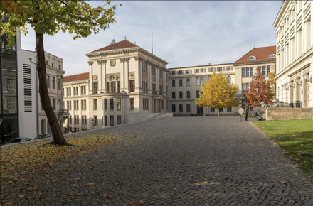 Zu sehen ist der leere Hauptcampus der Uni Halle.